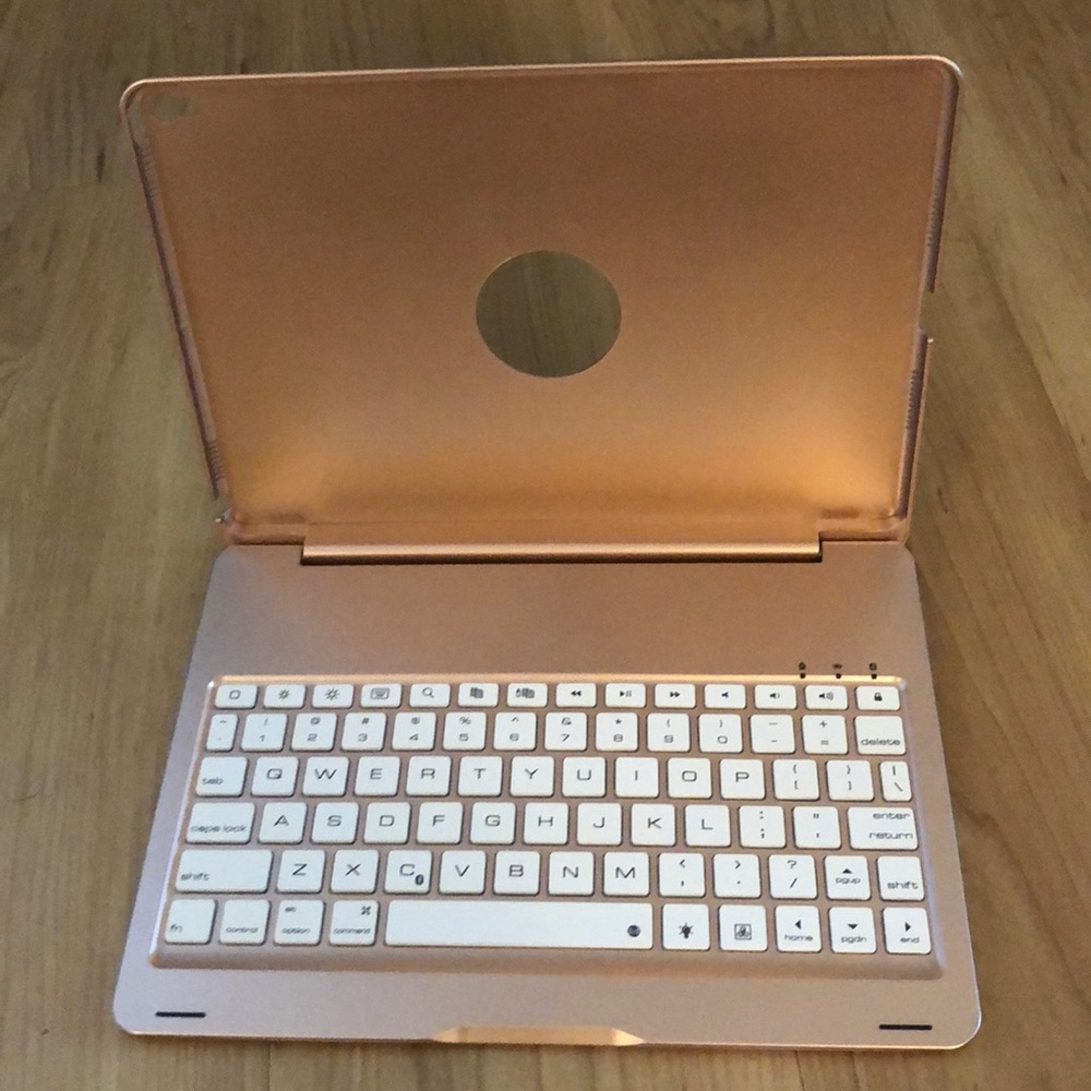 Rose gold I Pad 10.5 keyboard case